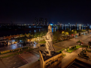 丐棱水上市场是任何越南南部旅游中不容错过的亮点，让您近距离感受湄公河三角洲独特而充满活力的水乡生活。