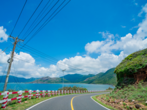 探索昆岛令人惊叹的自然美景，洁白的沙滩、碧绿的海水和葱郁的热带景观共同打造出完美的海岛度假胜地。
