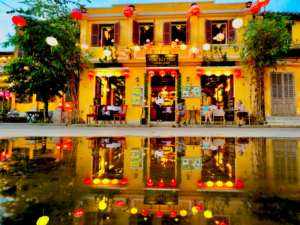 体验越南中部的精彩魅力,参加岘港会安旅游套餐,探索迷人的海岸风光、文化景点以及联合国教科文组织世界遗产。