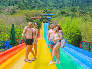 享受清爽惬意的神仙温泉公园之旅，在越南中部体验疗愈矿物温泉、精彩娱乐项目以及宁静的自然风光。
