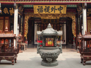 天后宫是胡志明市一座历史悠久的华人寺庙，以精美的建筑、宁静的宗教氛围以及丰富的文化遗产而闻名。