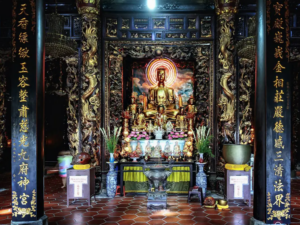 永长寺是越南南部不可错过的文化地标,拥有宏伟的佛像、郁郁葱葱的花园以及丰富的宗教文化遗产。