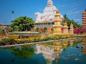 永长寺是湄公河三角洲最美丽的佛教寺庙之一,以独特的建筑风格和宁静的周边环境而闻名。