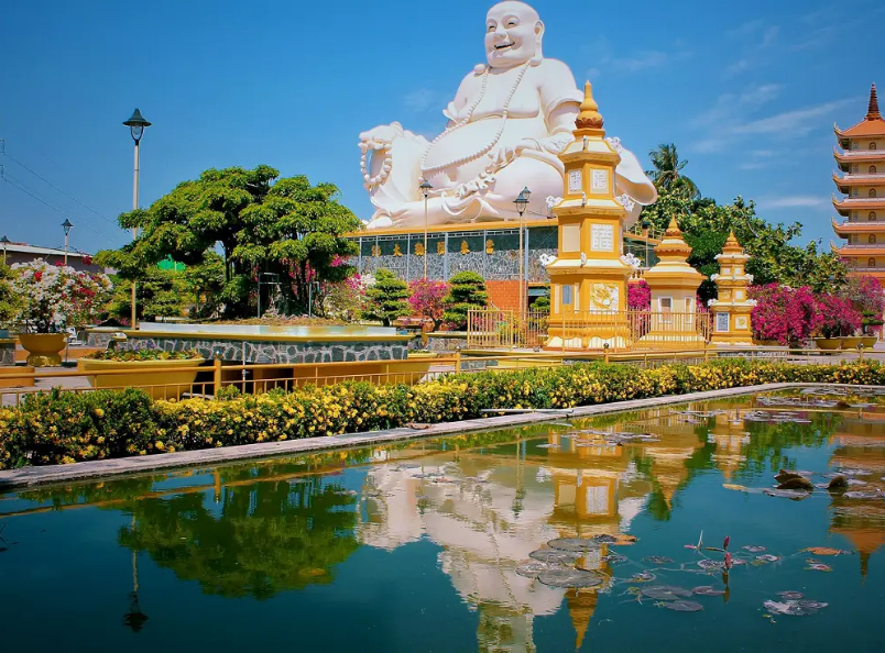 永长寺是湄公河三角洲最美丽的佛教寺庙之一,以独特的建筑风格和宁静的周边环境而闻名。